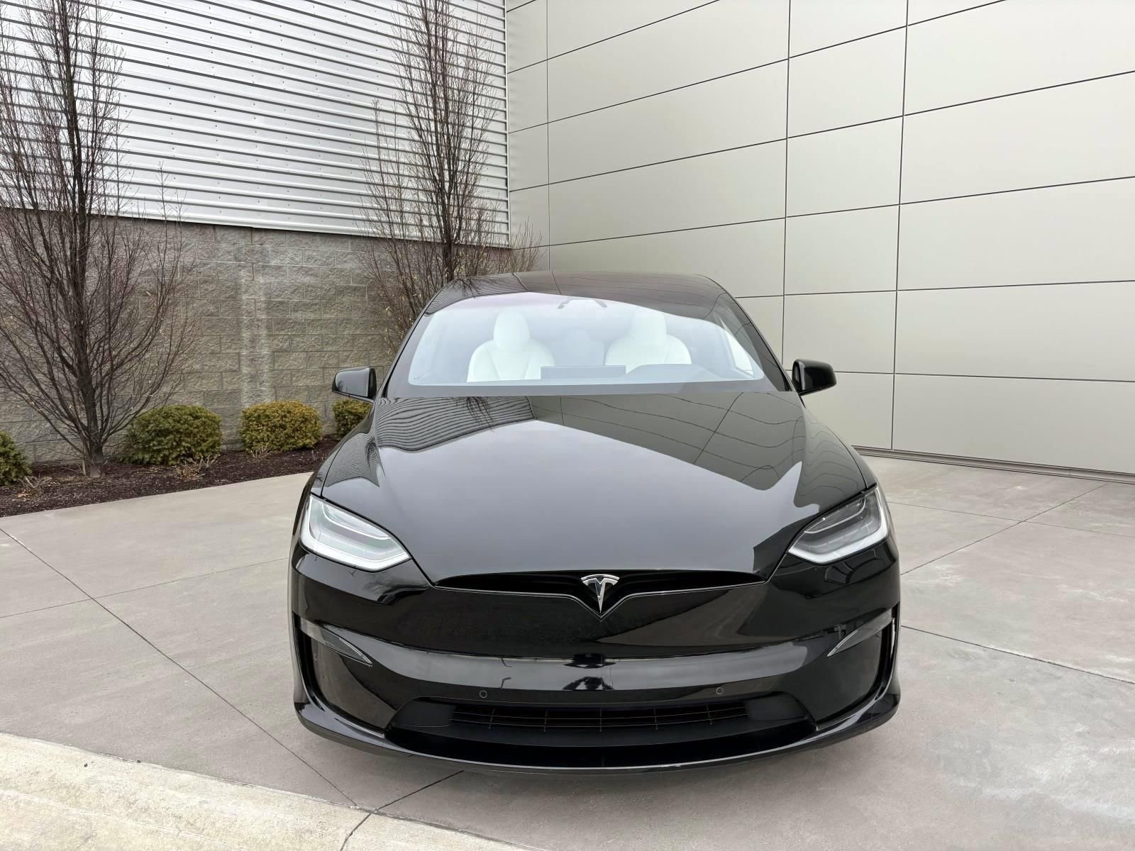 Used 2022 Tesla Model X image 2