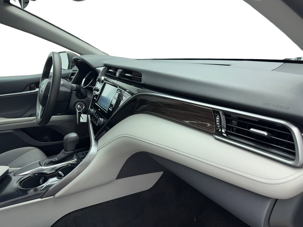 Used 2020 Toyota Camry LE image 40