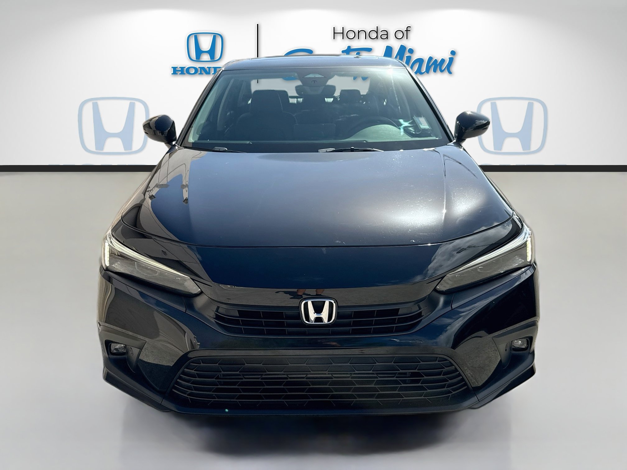 Used 2023 Honda Civic Touring image 2