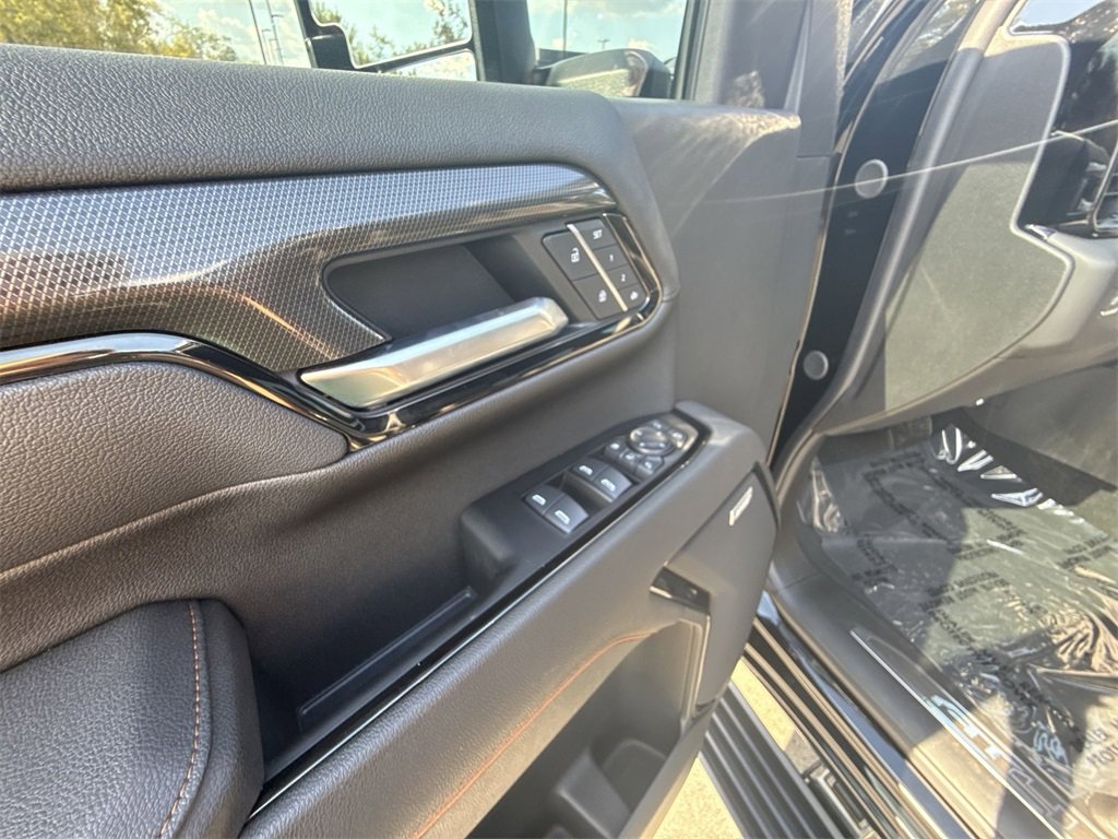 Used 2025 GMC Sierra 2500 AT4 w/ AT4 Premium Plus Package image 13