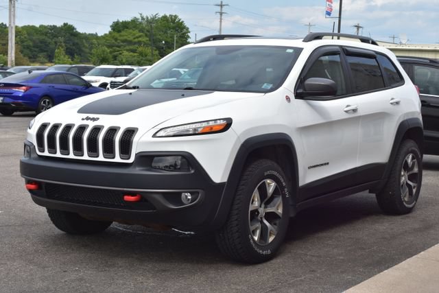 Used 2017 Jeep Cherokee Trailhawk w/ Comfort & Convenience Group AWD/4WD image 19
