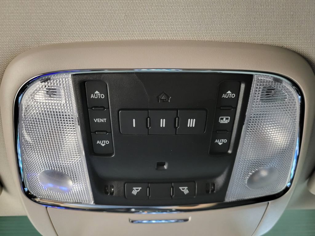 Used 2023 Chrysler 300 Touring L w/ Popular Equipment Group image 14