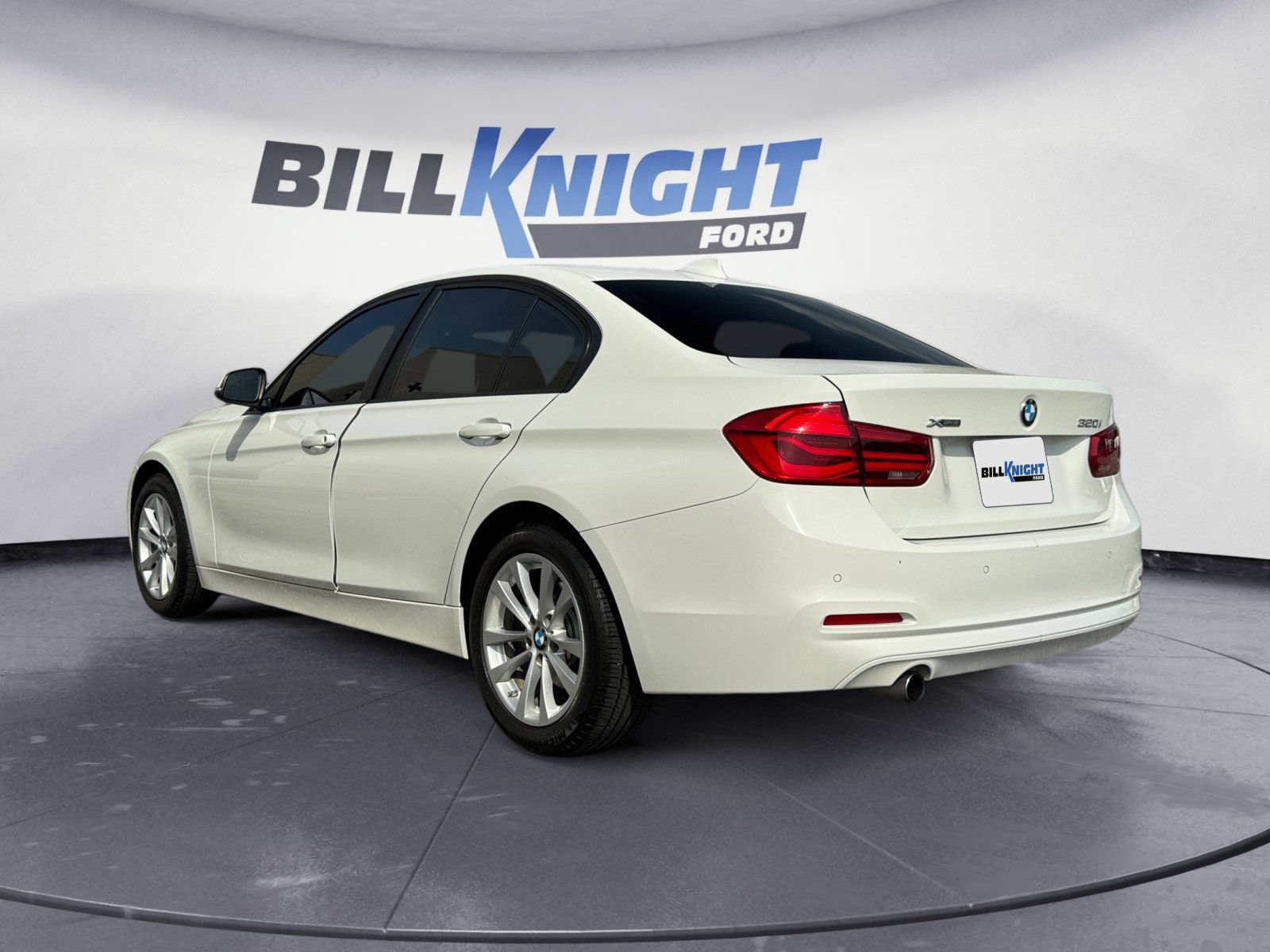 Used 2016 BMW 320i xDrive Sedan AWD/4WD image 3