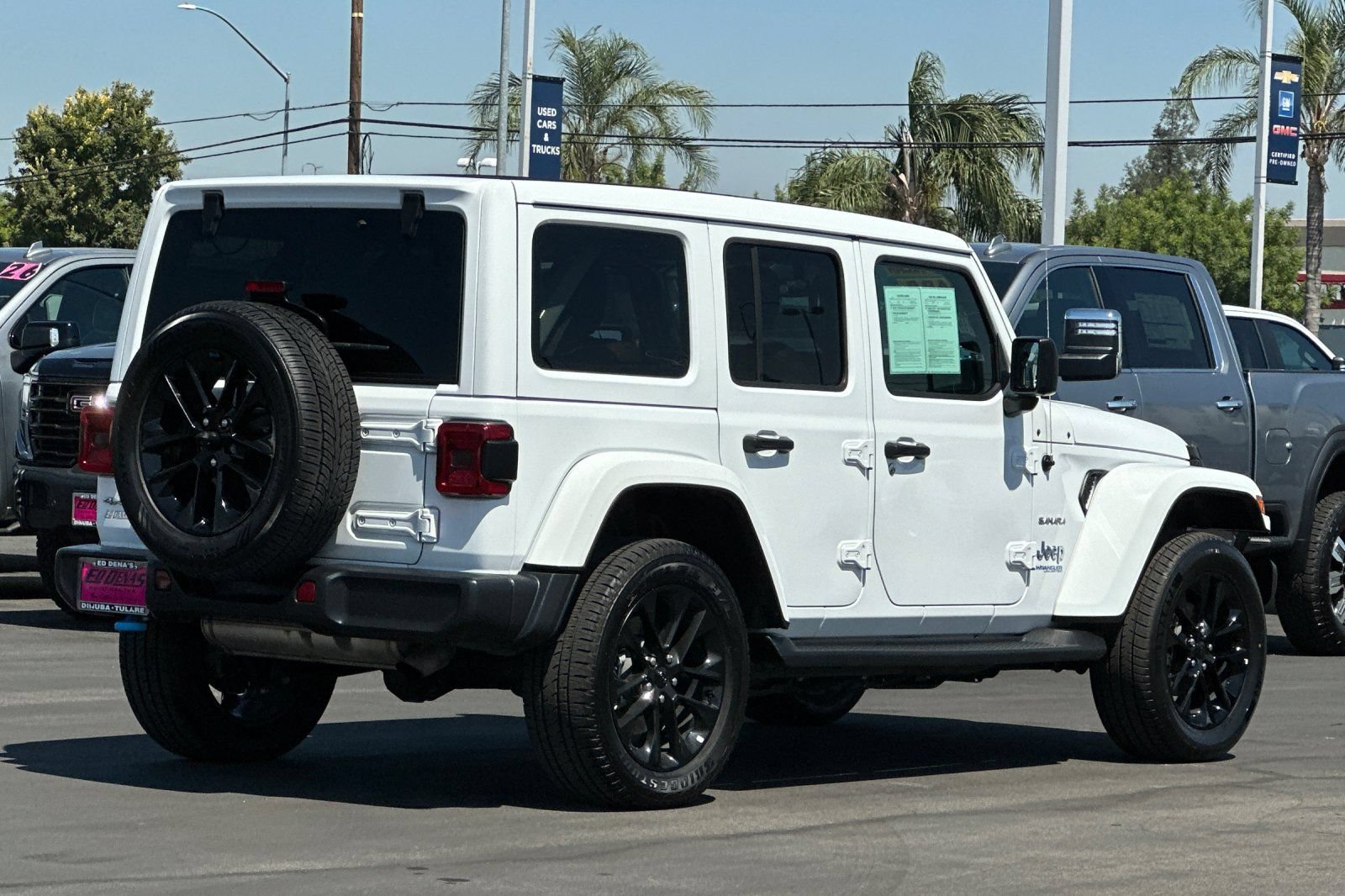 Used 2022 Jeep Wrangler Unlimited Sahara AWD/4WD image 4