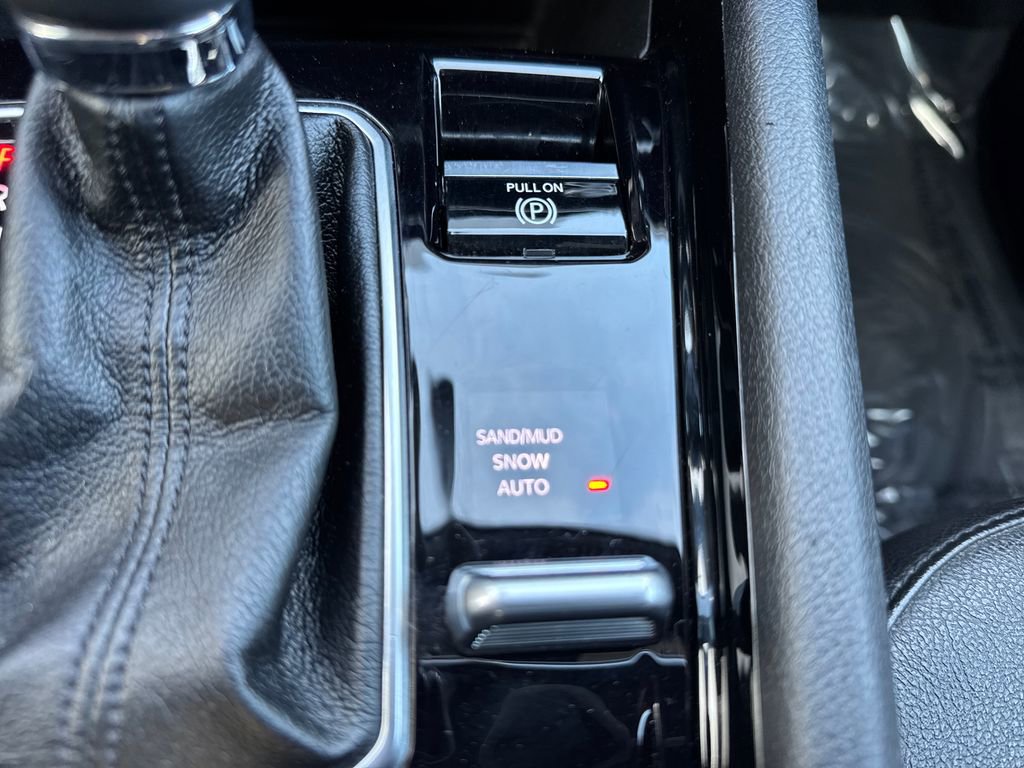 Used 2023 Jeep Compass Limited image 33