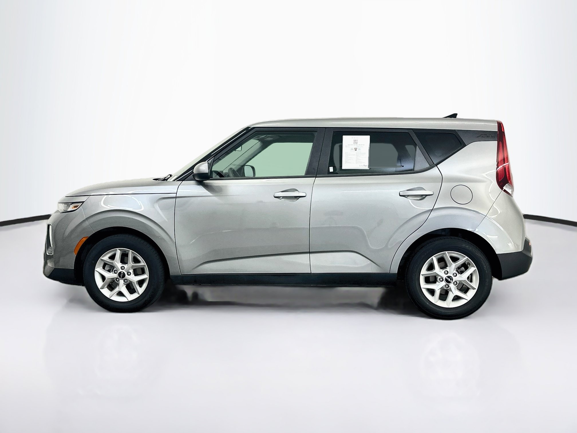 Used 2022 Kia Soul LX w/ Technology Package FWD image 4