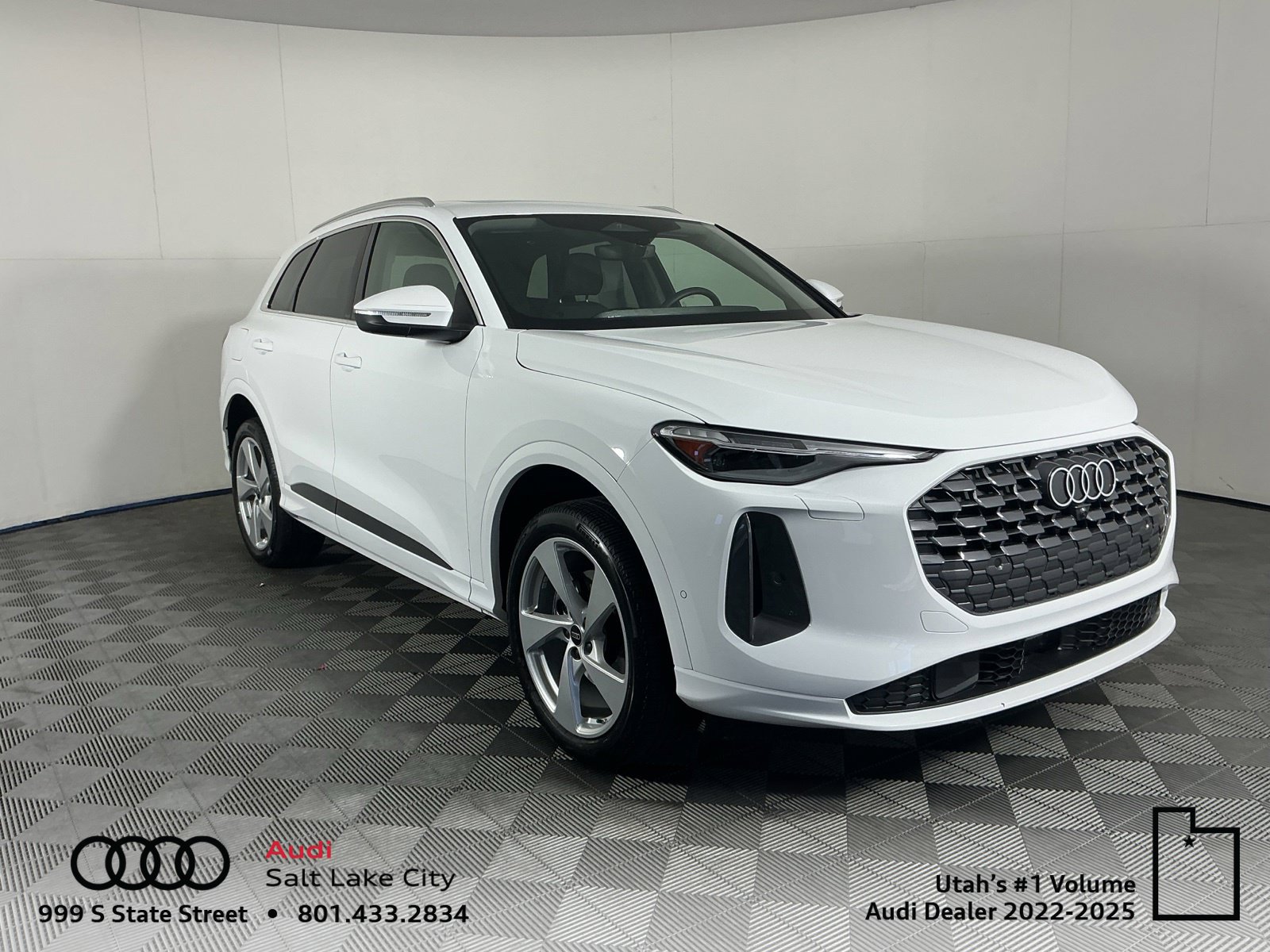 Used 2025 Audi Q5 Premium Plus w/ Premium Plus AWD/4WD image 1