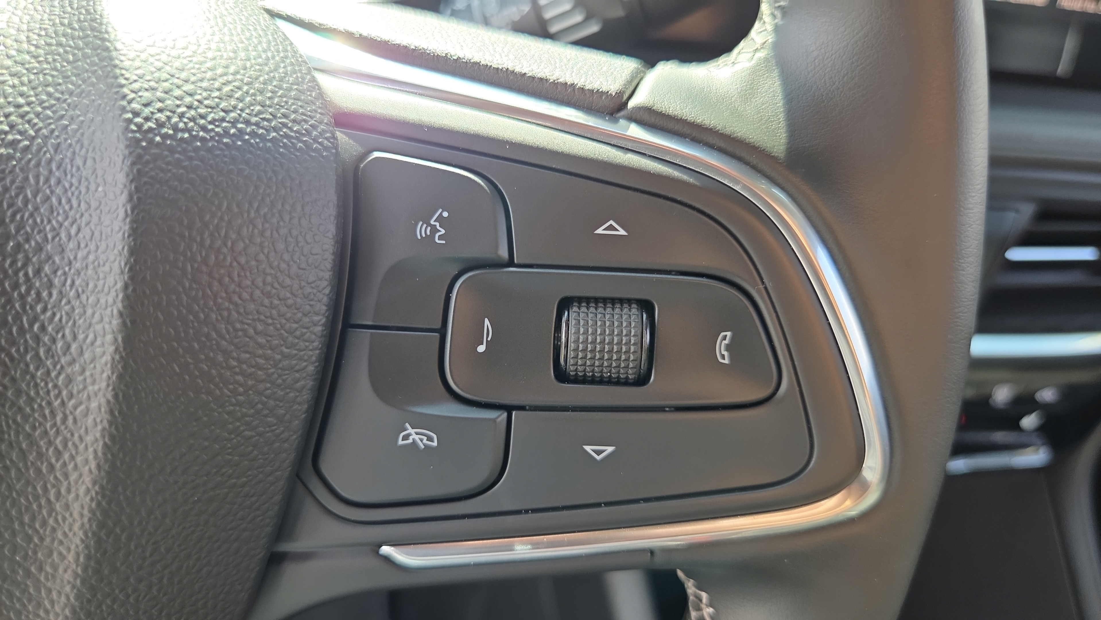 Certified 2024 Buick Encore GX Avenir w/ Avenir Convenience Package FWD image 25