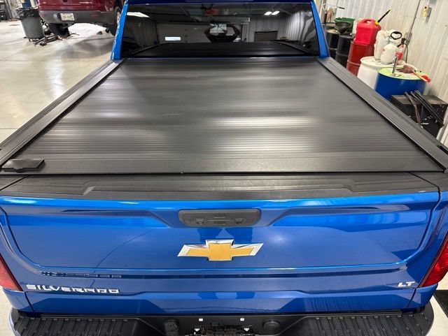 Used 2022 Chevrolet Silverado 1500 LT w/ Z71 Off-Road Package AWD/4WD image 6