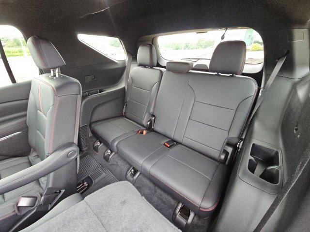 Used 2024 Chevrolet Traverse RS FWD image 14