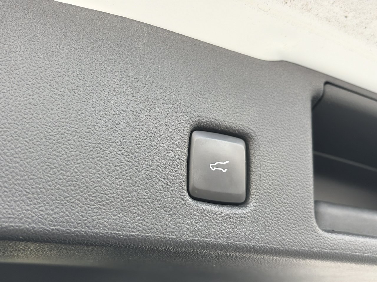 Used 2022 Ford Escape SE FWD image 28