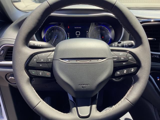 New 2027 Chrysler Pacifica Limited FWD image 11