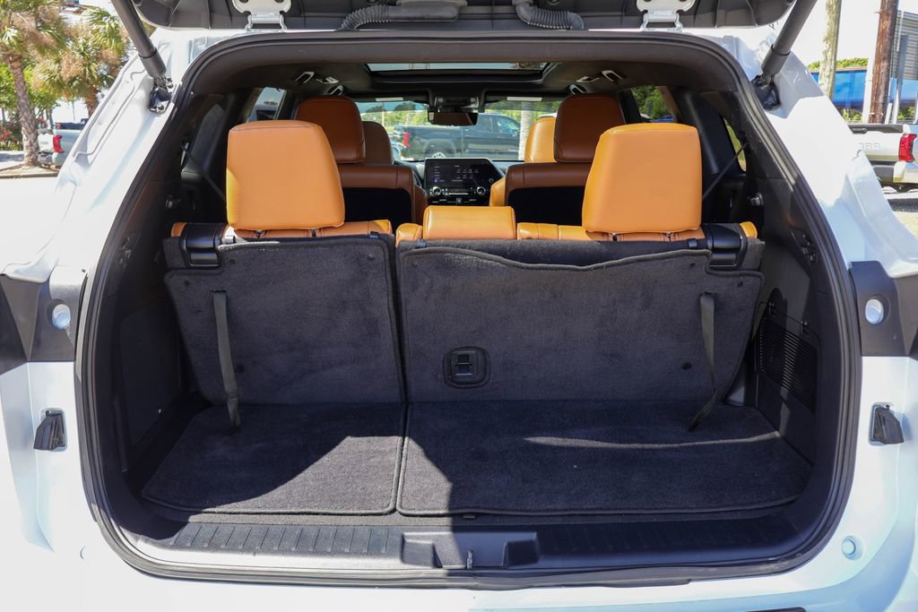 Used 2024 Toyota Highlander Platinum image 32