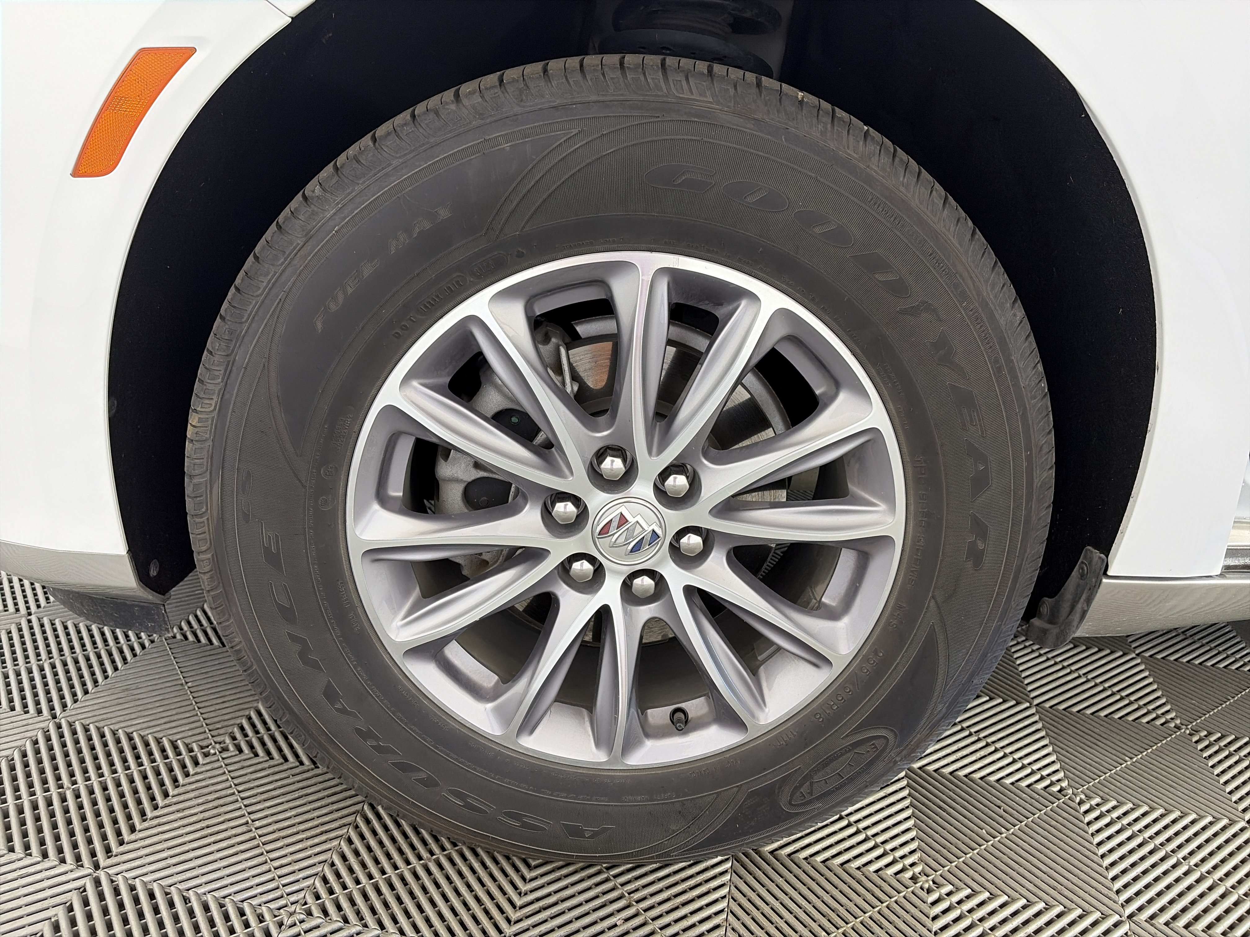Used 2024 Buick Enclave Essence FWD image 15