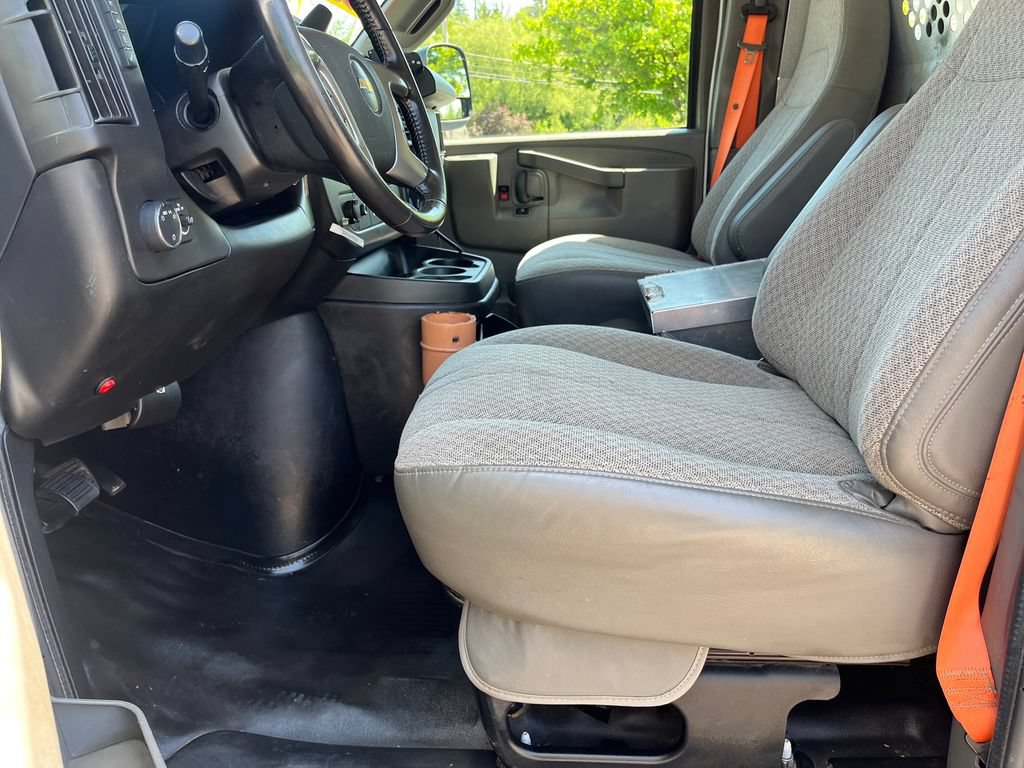Used 2018 Chevrolet Express 2500 w/ Driver Convenience Package RWD image 18