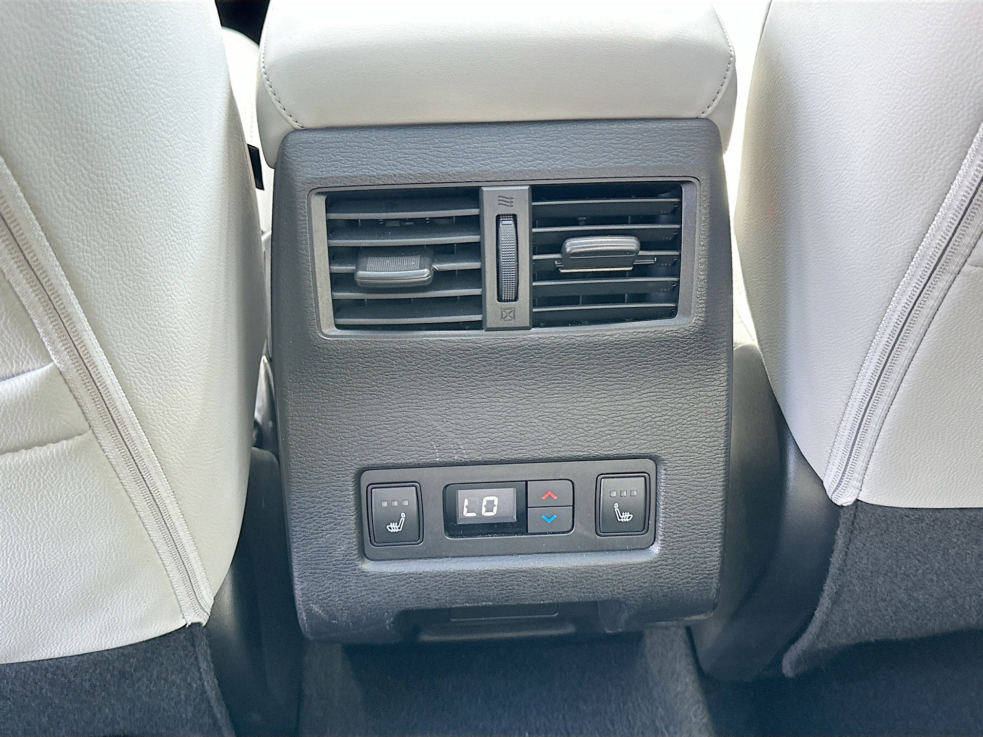 Used 2024 Mitsubishi Outlander SEL Black Edition image 26