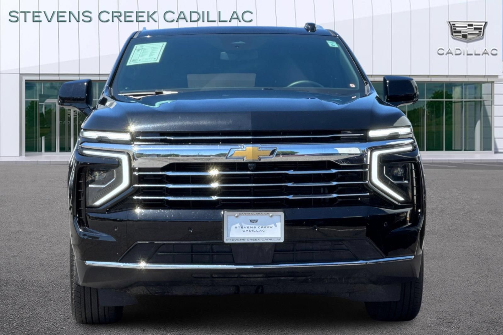 Used 2025 Chevrolet Suburban LT RWD image 8