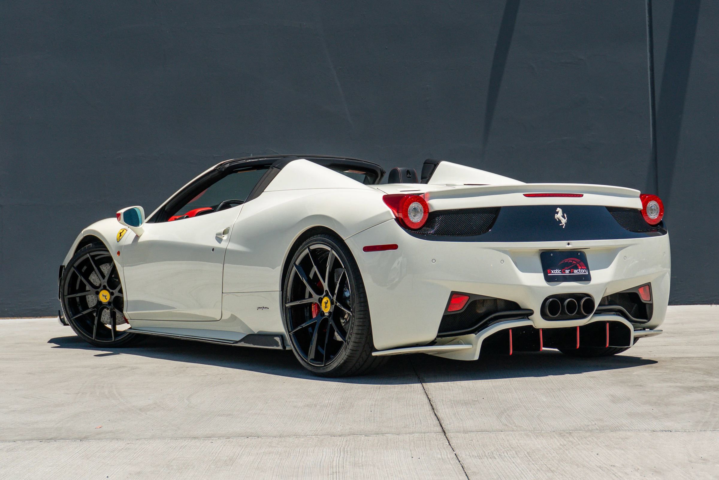 Used 2014 Ferrari 458 Spider RWD image 12