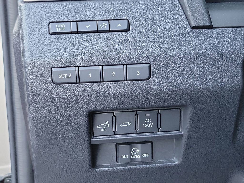 Used 2024 Lexus GX 550 w/ Accessory Package (31) image 16