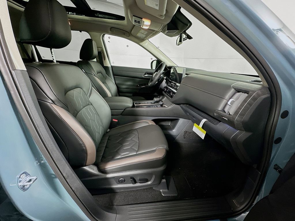 New 2026 Nissan Pathfinder Platinum AWD/4WD image 24