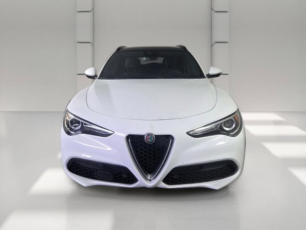 Used 2023 Alfa Romeo Stelvio Ti AWD/4WD image 3