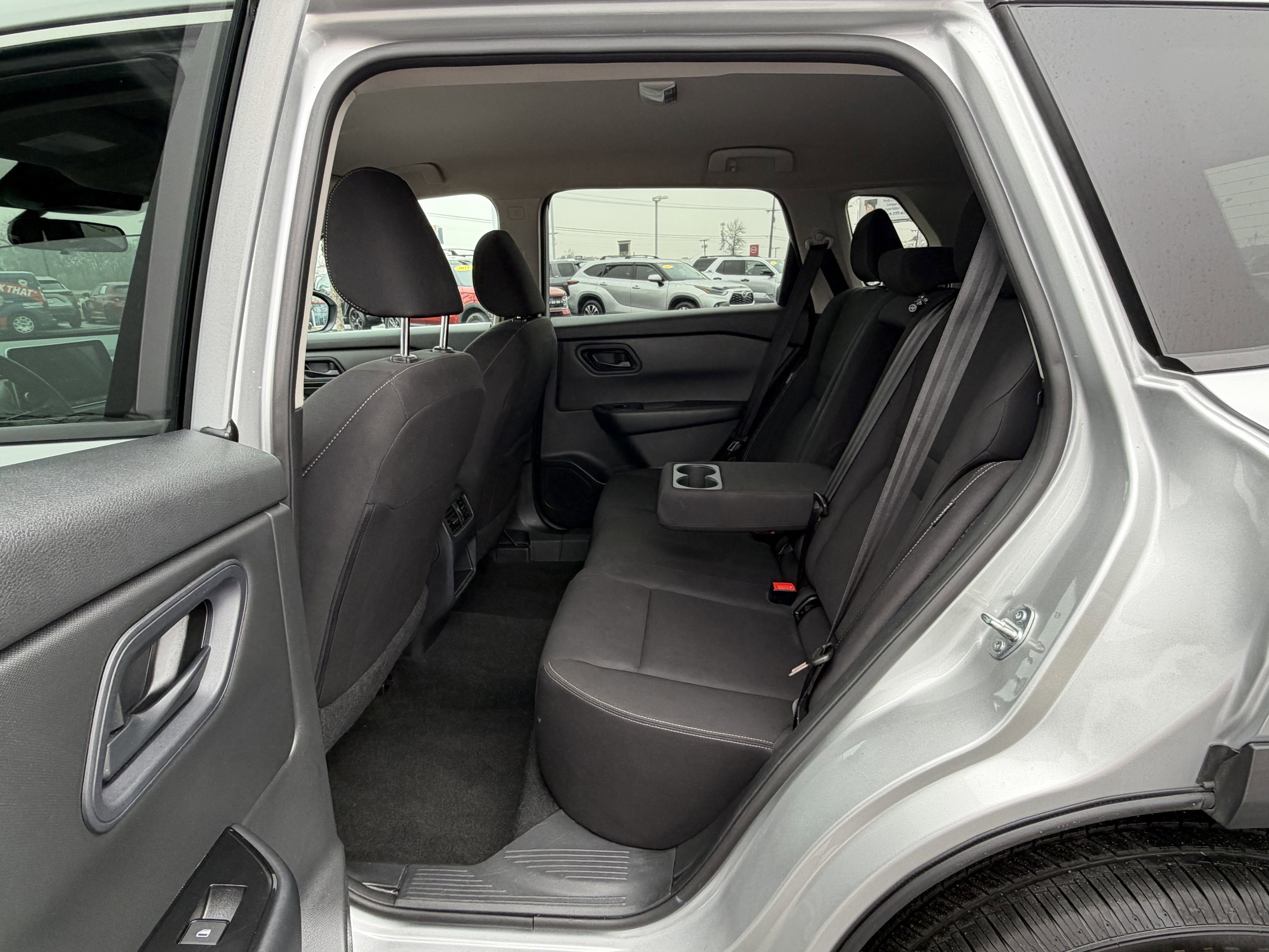 Used 2024 Nissan Rogue S AWD/4WD image 15