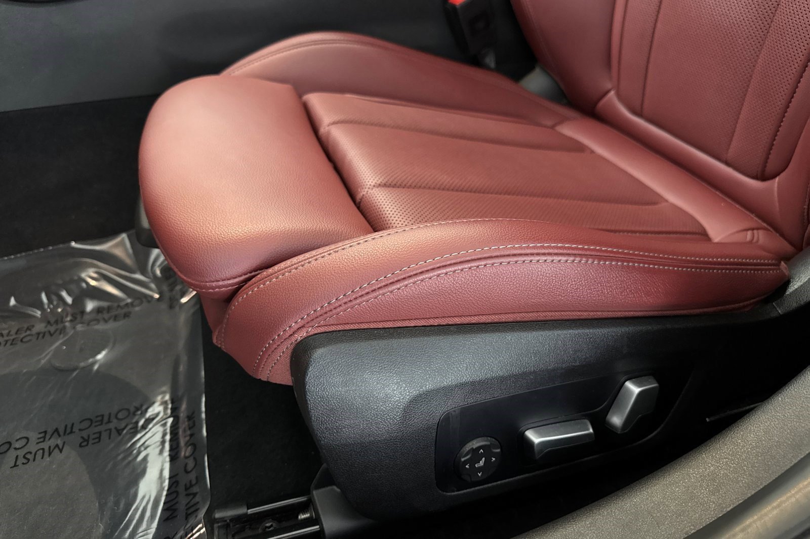 Used 2023 BMW 330i Sedan w/ Parking Assistance Package image 14