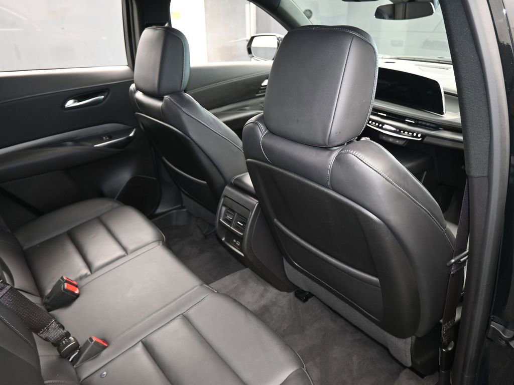 Used 2024 Cadillac XT4 Premium Luxury image 47