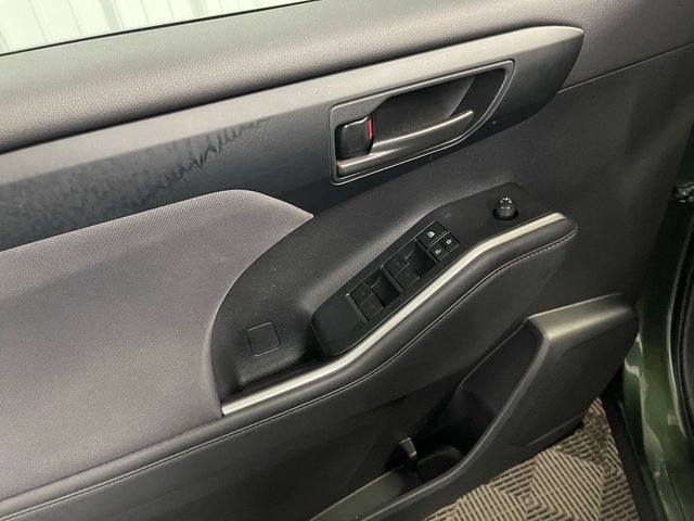 Used 2023 Toyota Highlander L FWD image 22