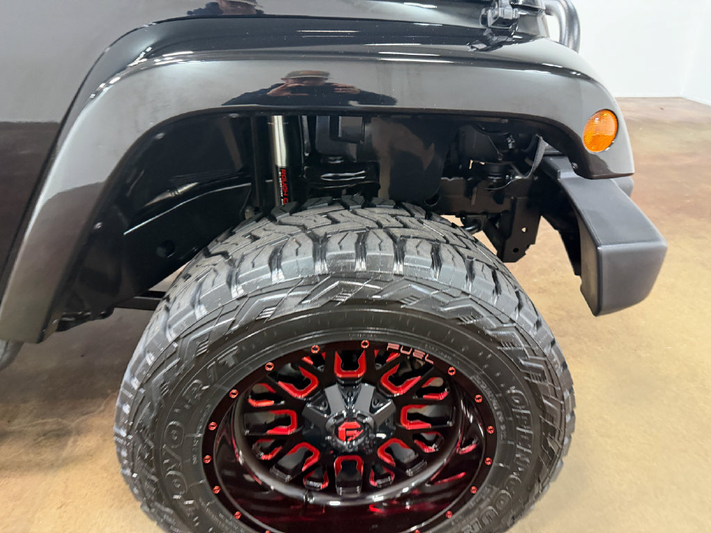 Used 2015 Jeep Wrangler Unlimited Sahara w/ Connectivity Group AWD/4WD image 91