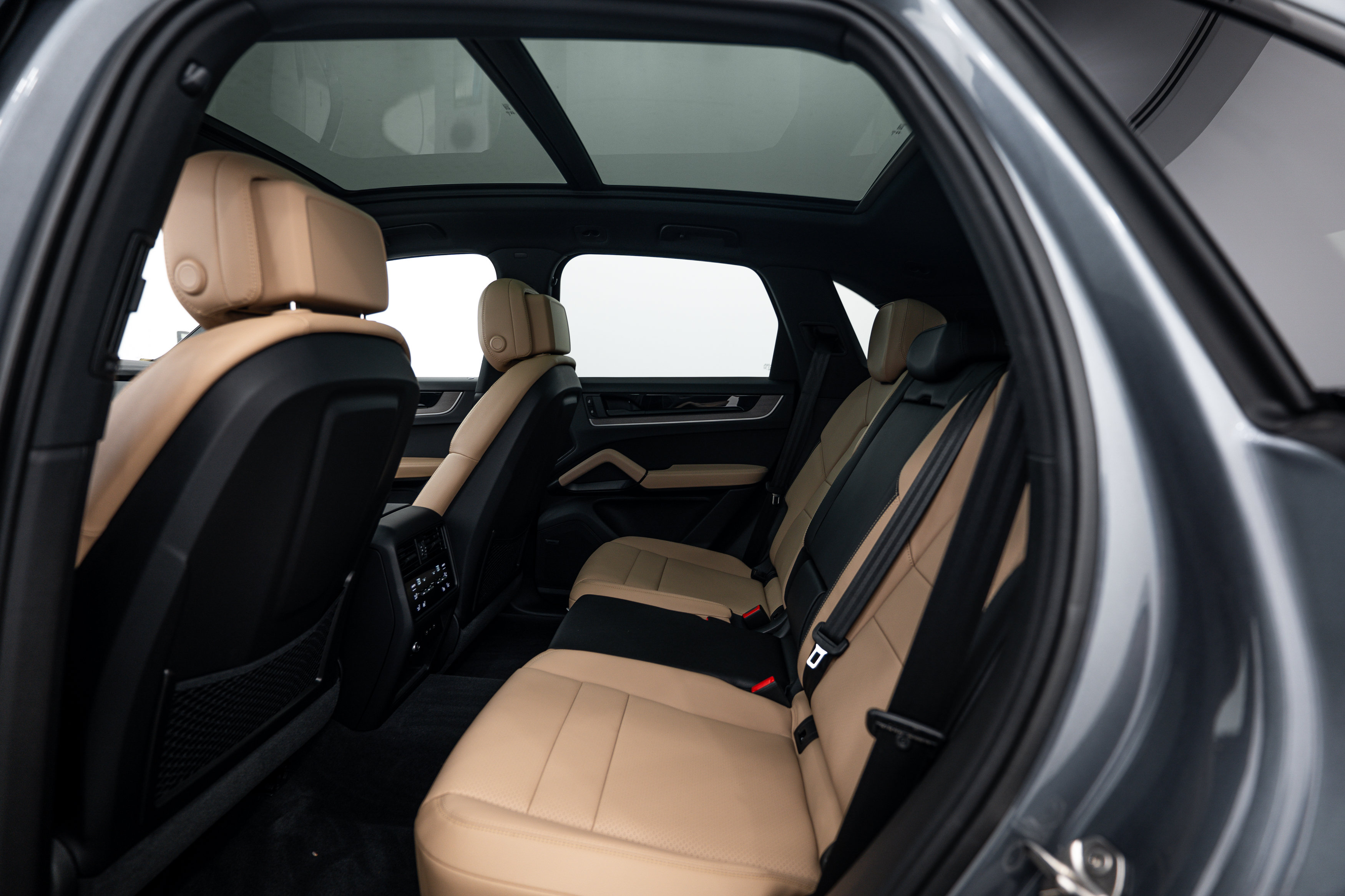 Certified 2026 Porsche Cayenne AWD/4WD image 24
