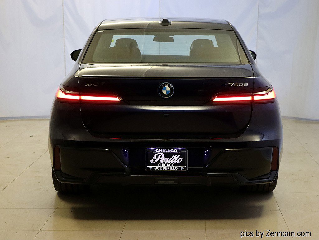 Used 2026 BMW 750e xDrive image 7