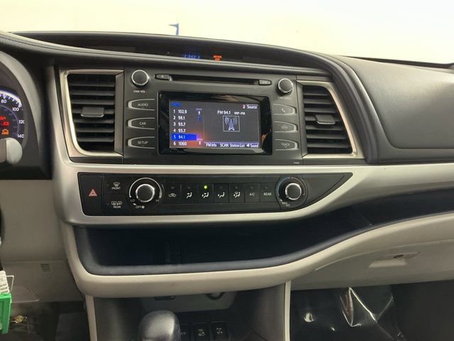 Used 2016 Toyota Highlander LE AWD/4WD image 31