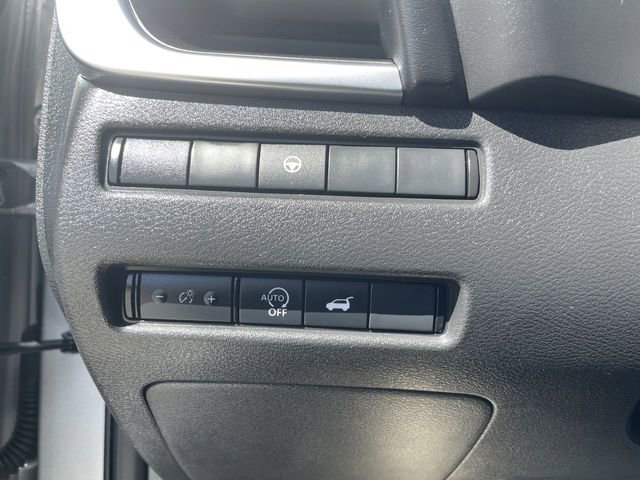 Used 2024 Nissan Rogue SV image 34