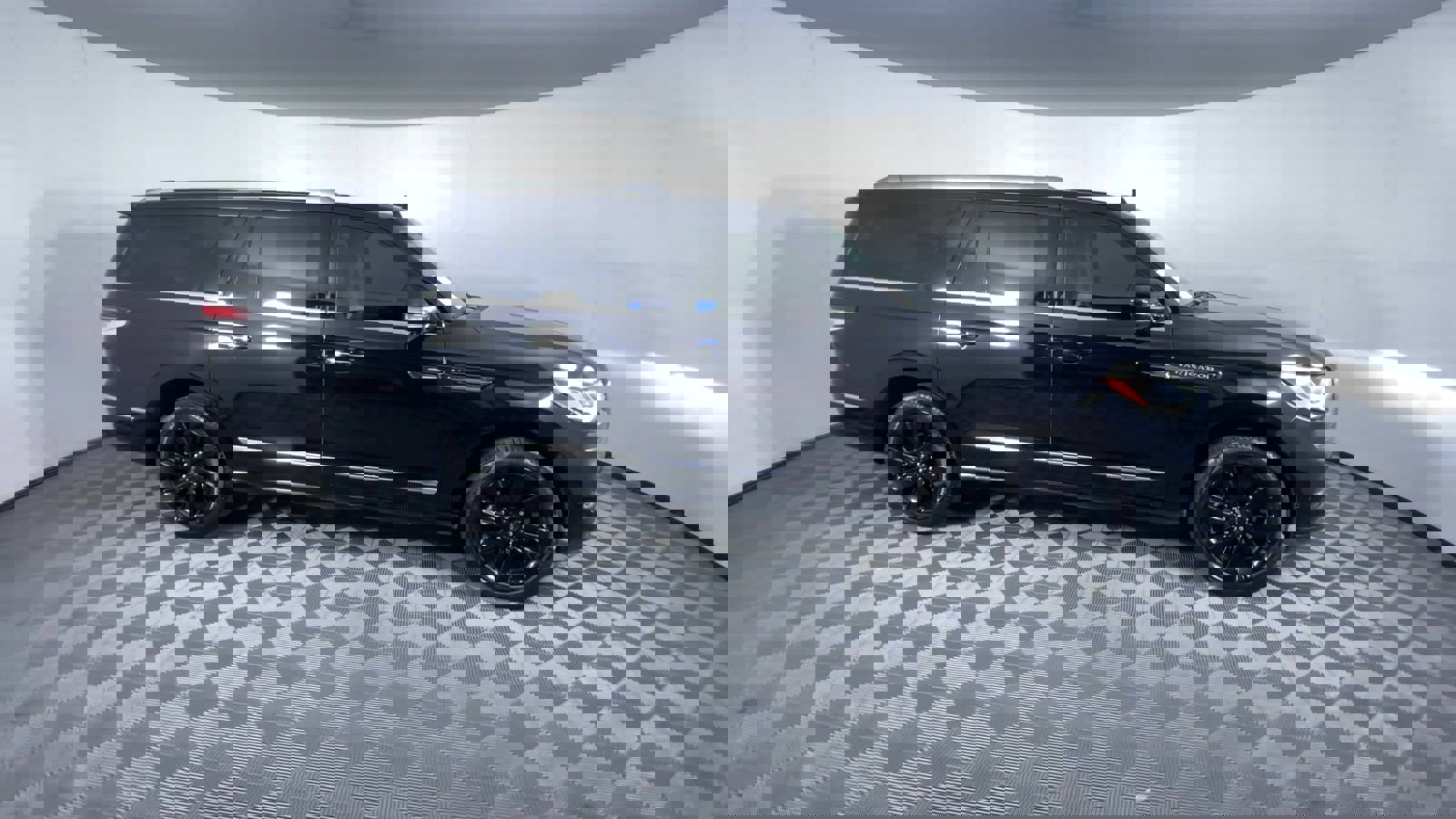 Used 2024 Lincoln Navigator L Reserve image 9