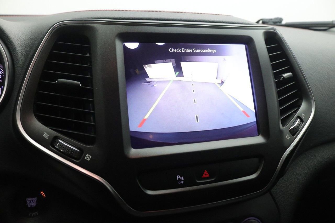 Used 2020 Jeep Cherokee Trailhawk w/ Cold Weather Group image 16