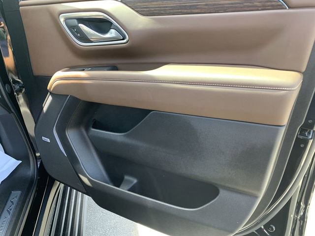 Used 2024 Chevrolet Suburban High Country AWD/4WD image 13