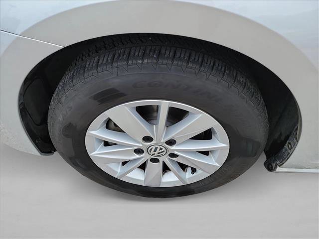 Used 2017 Volkswagen Golf SportWagen FWD image 9