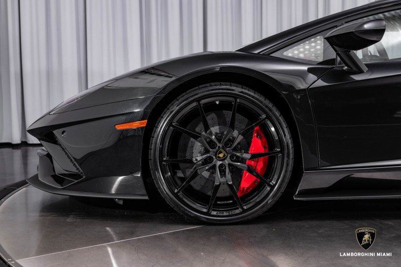 Used 2018 Lamborghini Aventador S image 23