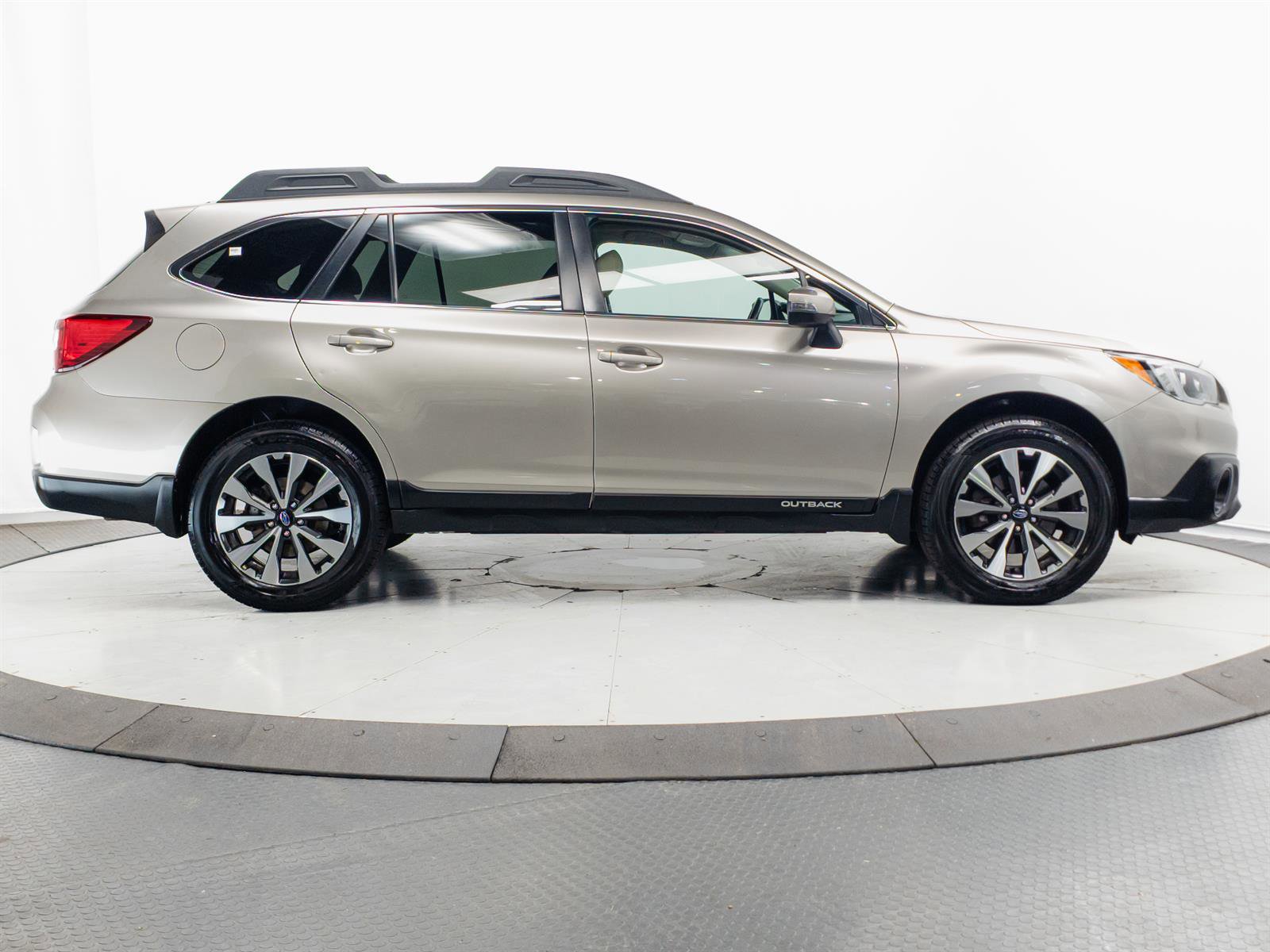 Used 2017 Subaru Outback 2.5i Limited AWD/4WD image 13