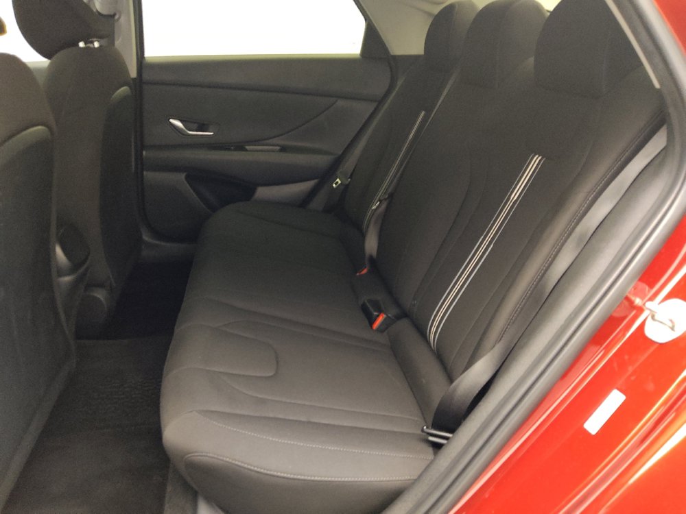 Used 2023 Hyundai Elantra SEL w/ Convenience Package FWD image 18