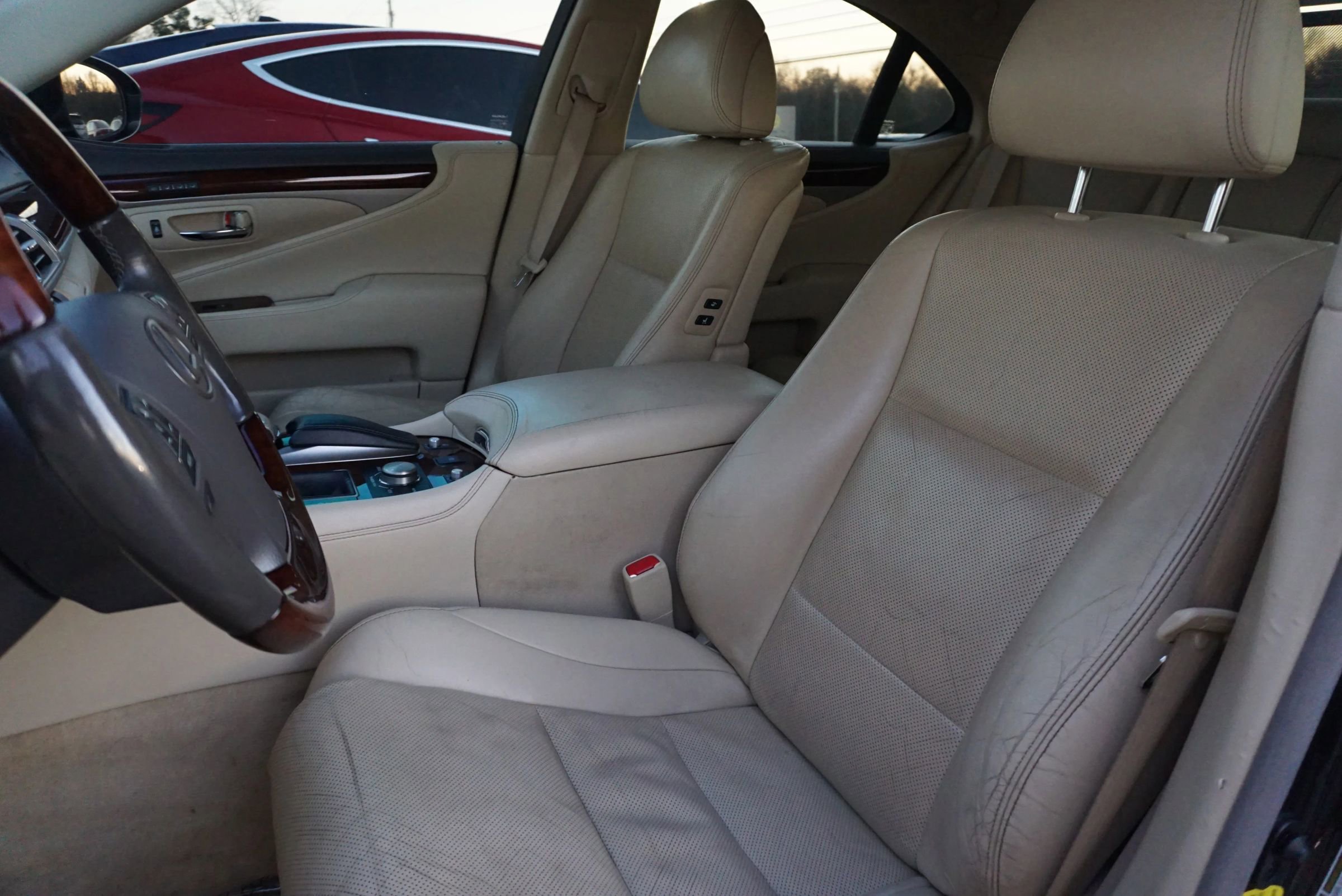 Used 2015 Lexus LS 460 image 29