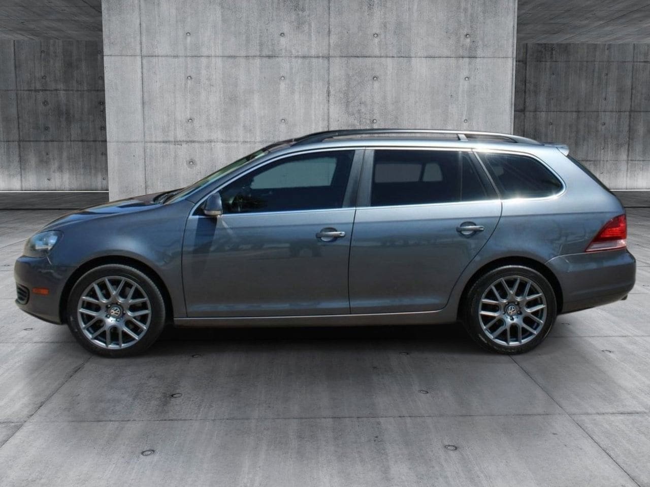 Used 2014 Volkswagen Jetta TDI FWD image 2
