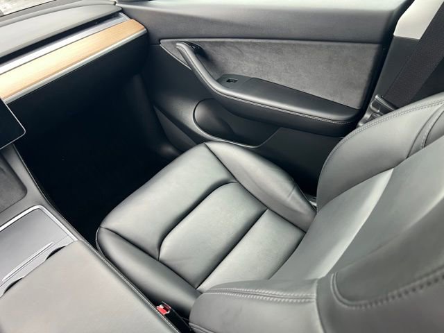 Used 2021 Tesla Model Y Long Range image 12