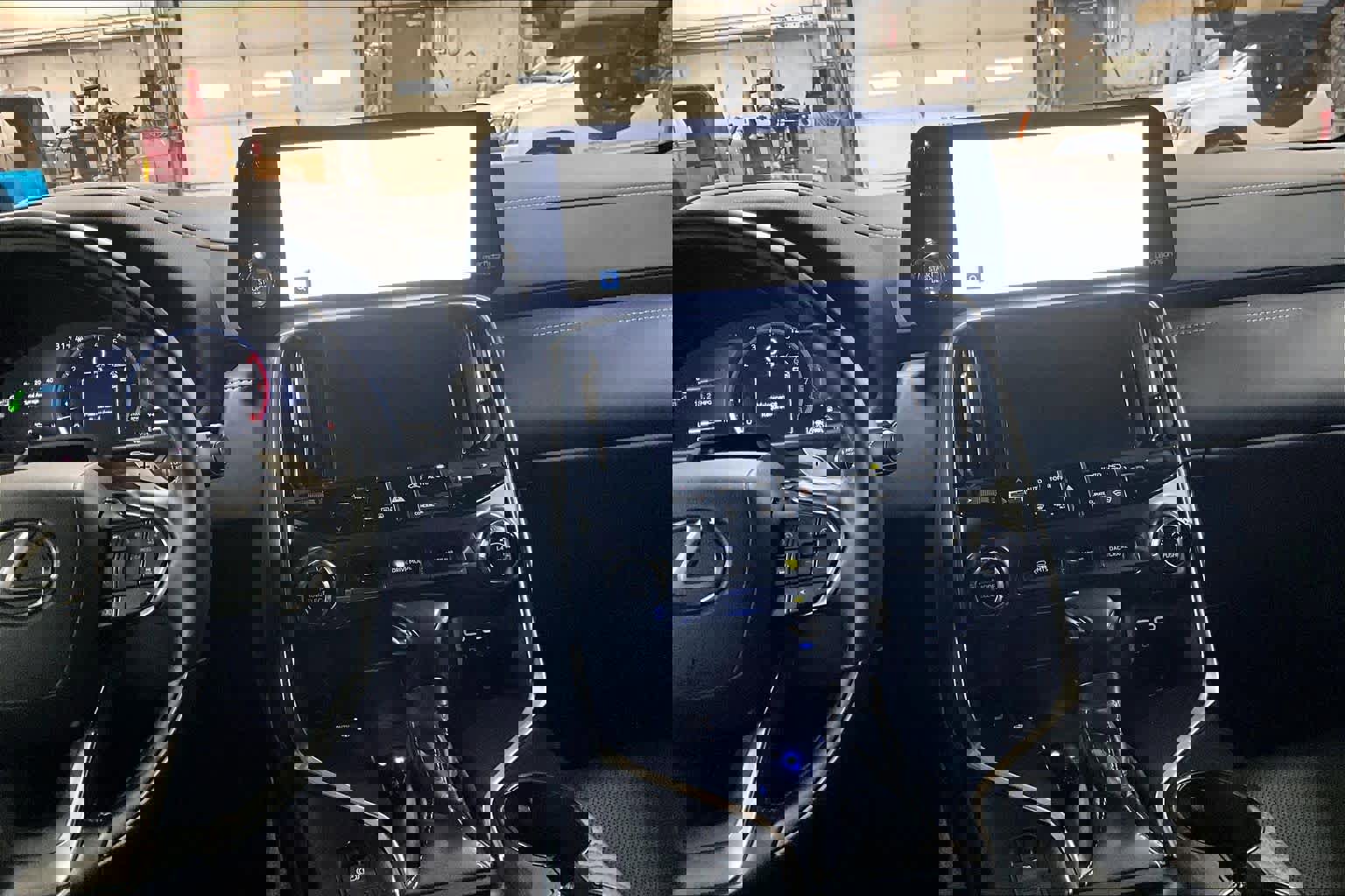 Used 2025 Lexus LX 600 4WD w/ Luxury Package image 6