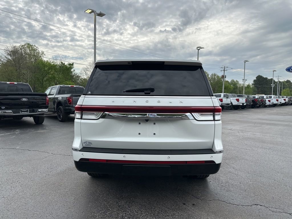Used 2023 Lincoln Navigator Reserve image 4