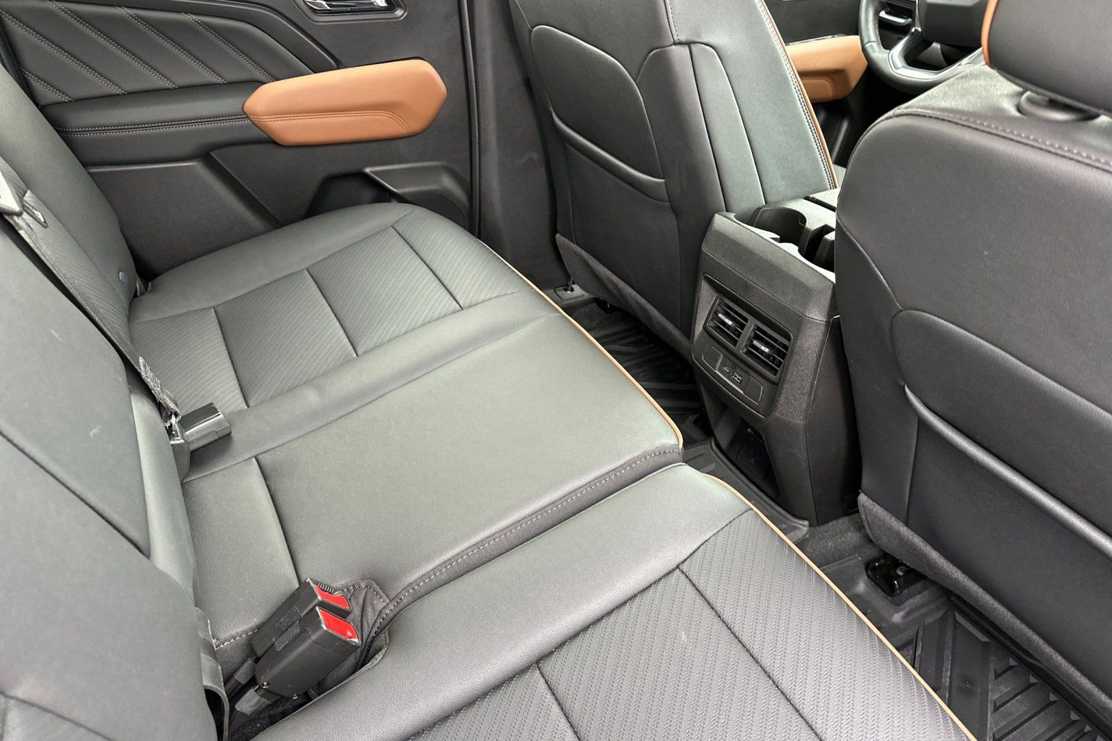 Used 2024 GMC Canyon AT4 w/ LPO, Off Road Lift Package image 17