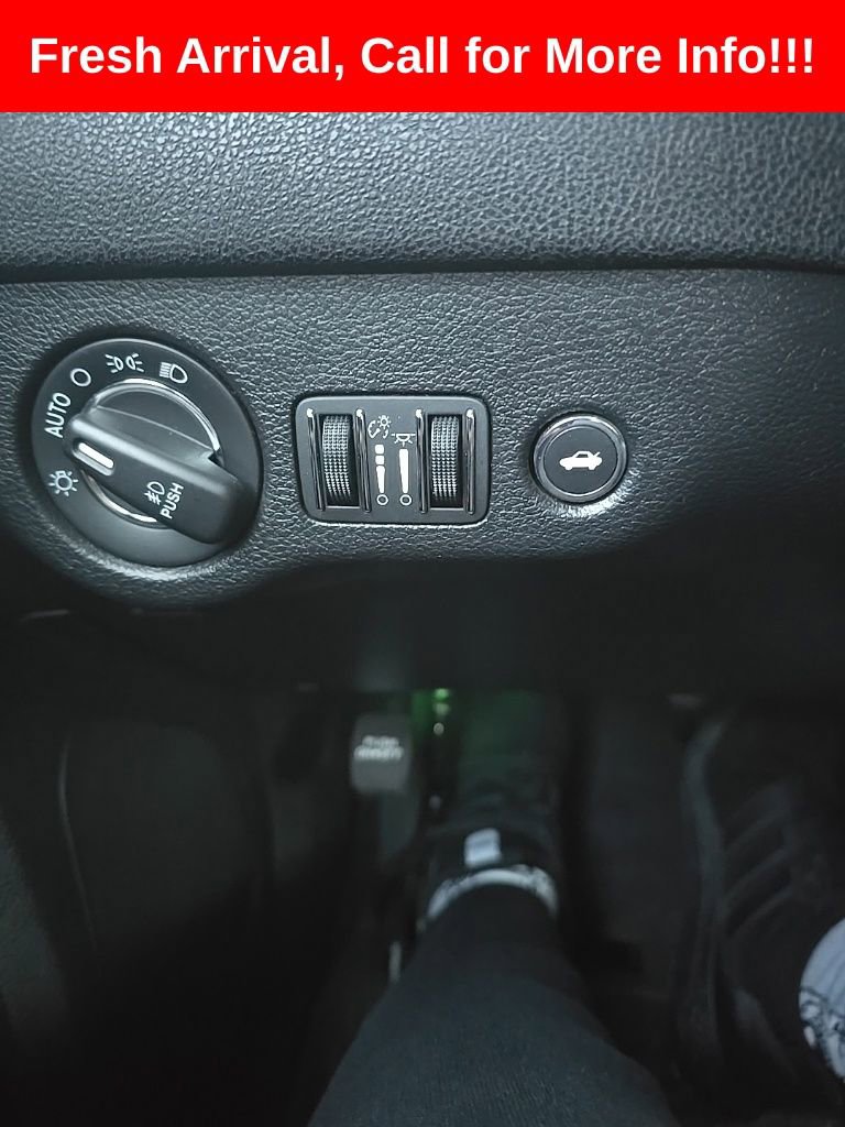 Used 2019 Chrysler 300 S RWD image 8
