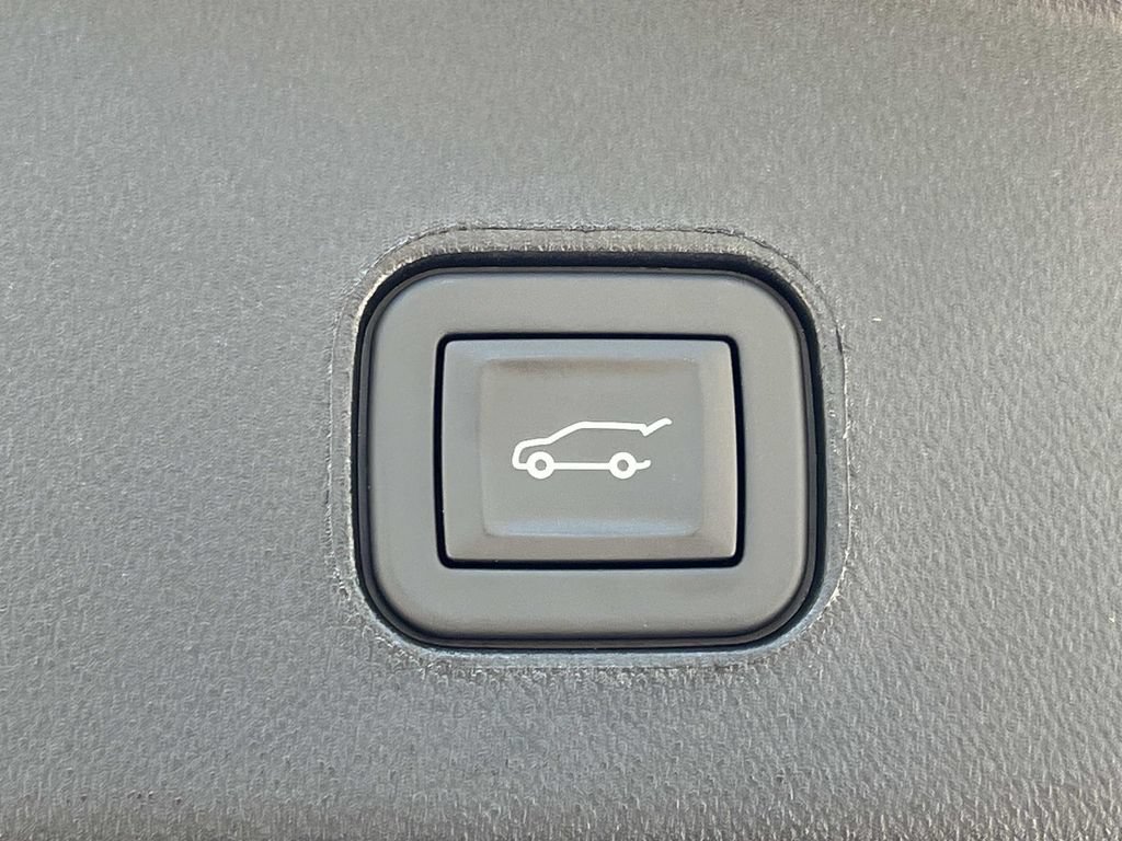 New 2026 Cadillac Lyriq Premium Luxury AWD/4WD image 12