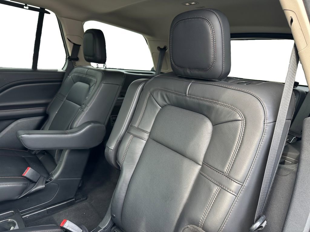 Used 2023 Lincoln Aviator Reserve w/ Equipment Group 201A image 10